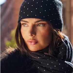 670. UNLISTED Pearl Crystal hat Pom Pom and without rhinestone fuzzy